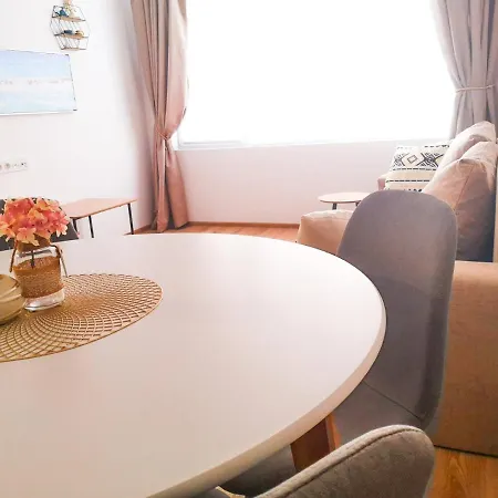 דירה Lozanovi Apartment Pomorie *